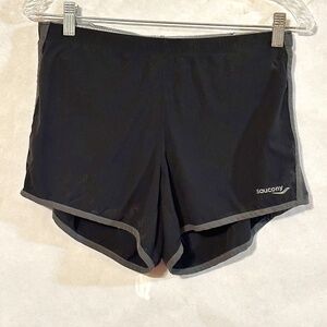 Saucony Women Yoga Athletic Workout Activewear Joggers Training Shorts